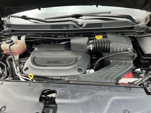 Used 2022 Chrysler Pacifica Touring-L FWD image 9