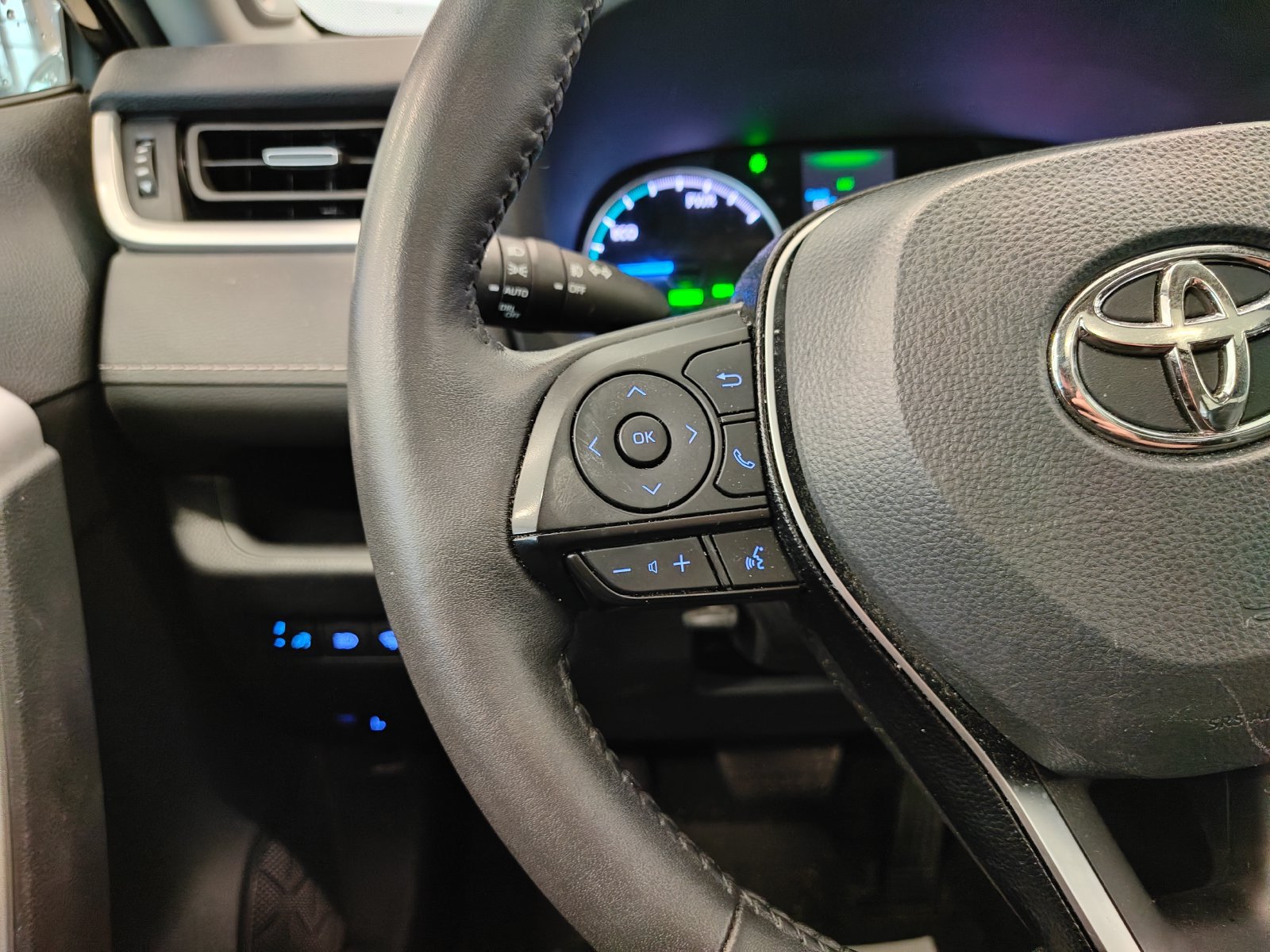 Used 2021 Toyota RAV4 XLE Premium AWD/4WD image 13