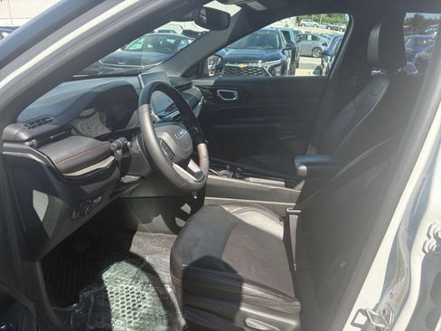 Used 2025 Jeep Compass Trailhawk AWD/4WD image 22