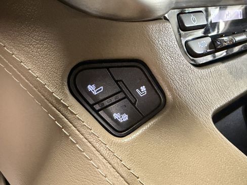 Used 2017 GMC Yukon SLT w/ Premium Edition AWD/4WD image 13