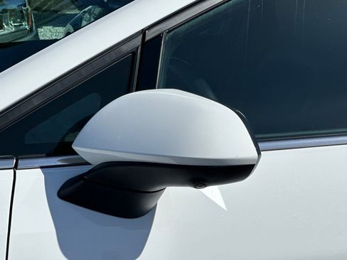 Used 2025 Chevrolet Equinox EV LT w/ Convenience Package image 50