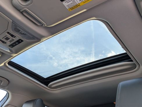 Used 2020 Toyota RAV4 XLE Premium image 30