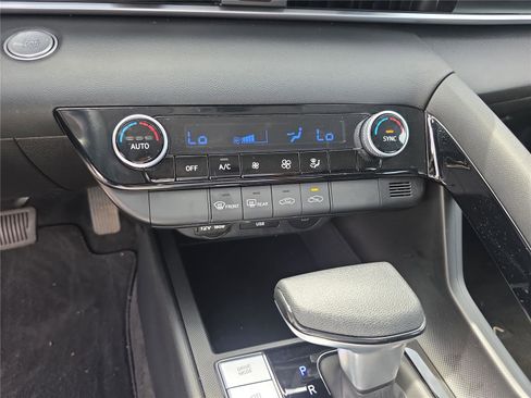 Certified 2025 Hyundai Elantra Blue image 24