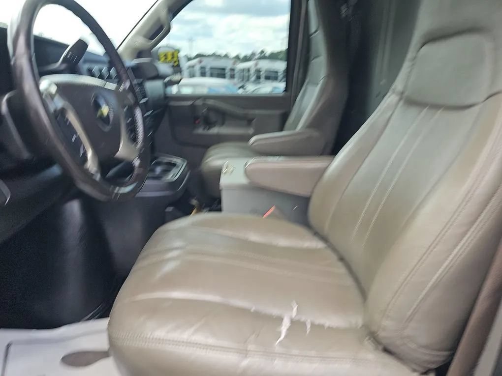 Used 2017 Chevrolet Express 3500 Extended RWD image 13