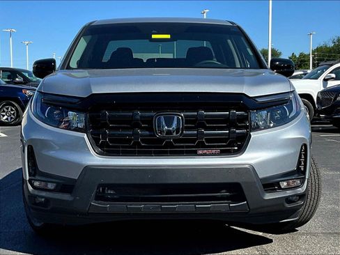 Used 2025 Honda Ridgeline Sport image 2