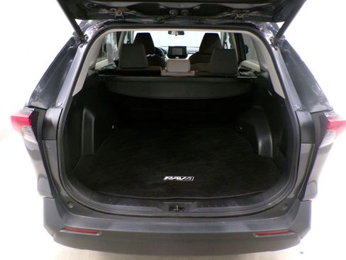 Used 2019 Toyota RAV4 XLE w/ Convenience Package AWD/4WD image 8