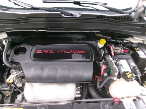 Used 2017 Jeep Renegade Latitude image 8