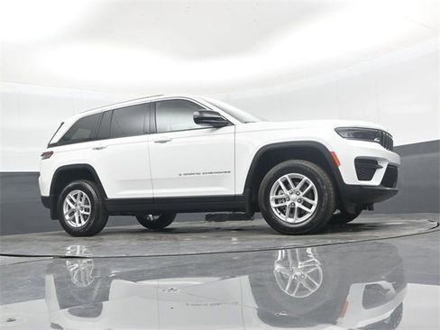 New 2025 Jeep Grand Cherokee Laredo X w/ Luxury Tech Group I image 37