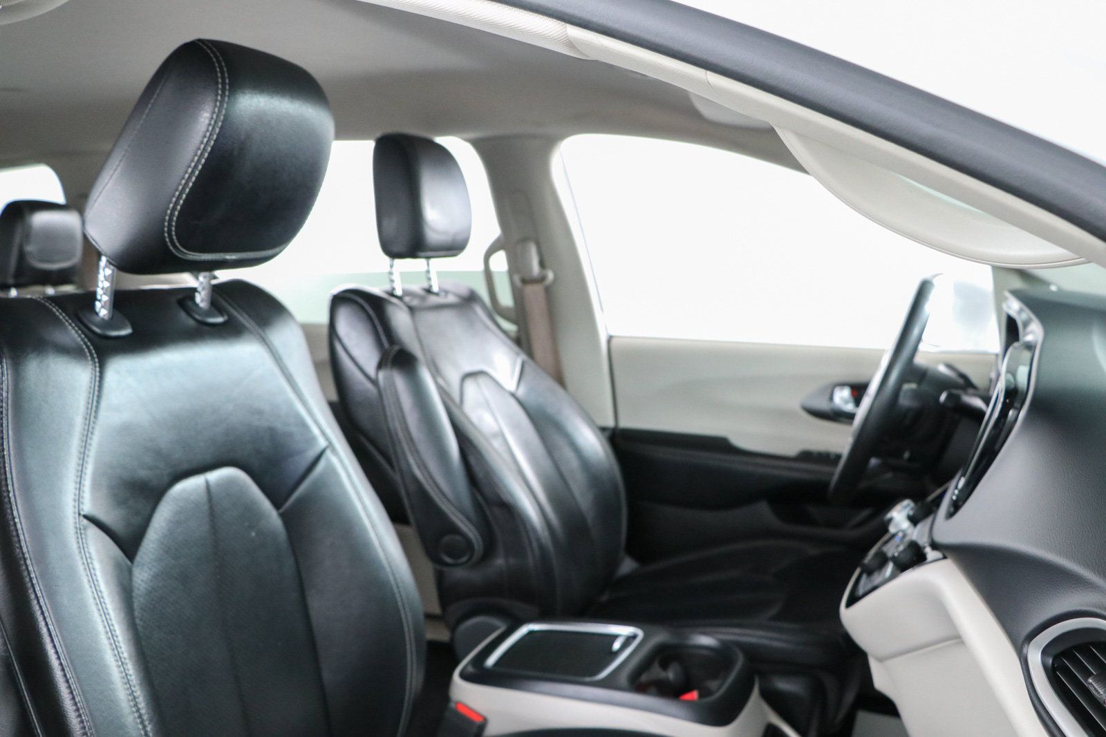 Used 2022 Chrysler Pacifica Touring-L FWD image 27