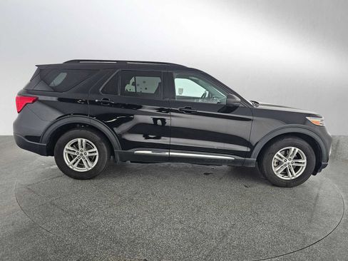 Used 2020 Ford Explorer XLT RWD image 2