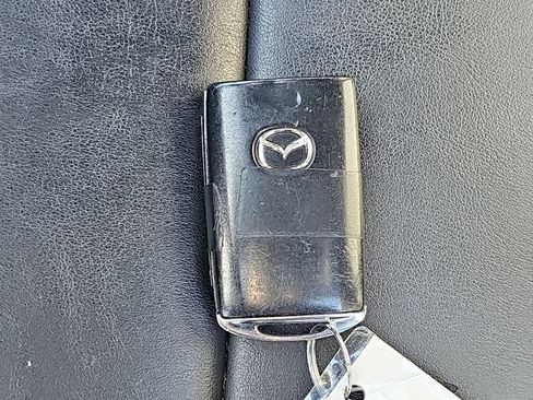Used 2019 MAZDA MAZDA3 Hatchback w/ Preferred Package FWD image 17
