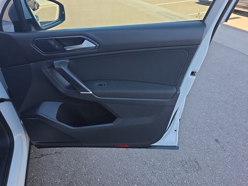 Used 2018 Volkswagen Tiguan S image 16