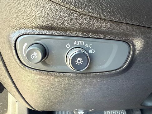 Used 2022 Chevrolet Equinox LS w/ LPO, Cargo Package FWD image 25