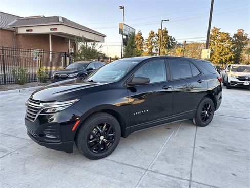 Used 2022 Chevrolet Equinox LS w/ LS Convenience Package image 3