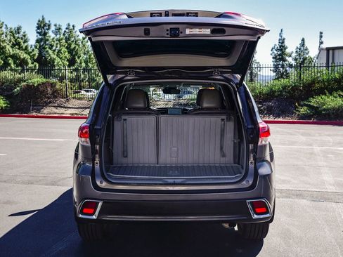 Used 2017 Toyota Highlander Limited image 32