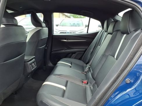 Used 2025 Toyota Camry SE FWD image 9
