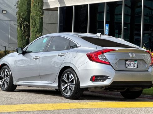 Used 2018 Honda Civic EX-T image 6