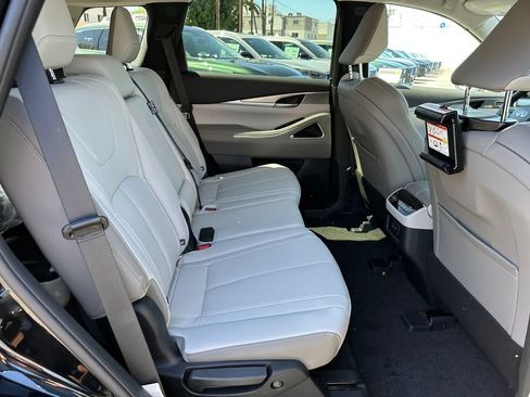 New 2027 INFINITI QX60 Luxe w/ Family Package FWD image 18