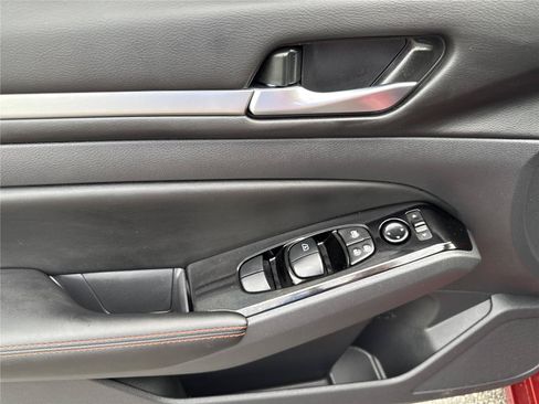 Used 2025 Nissan Altima 2.5 SR FWD image 18