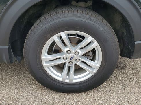 Used 2022 Ford Explorer XLT image 4