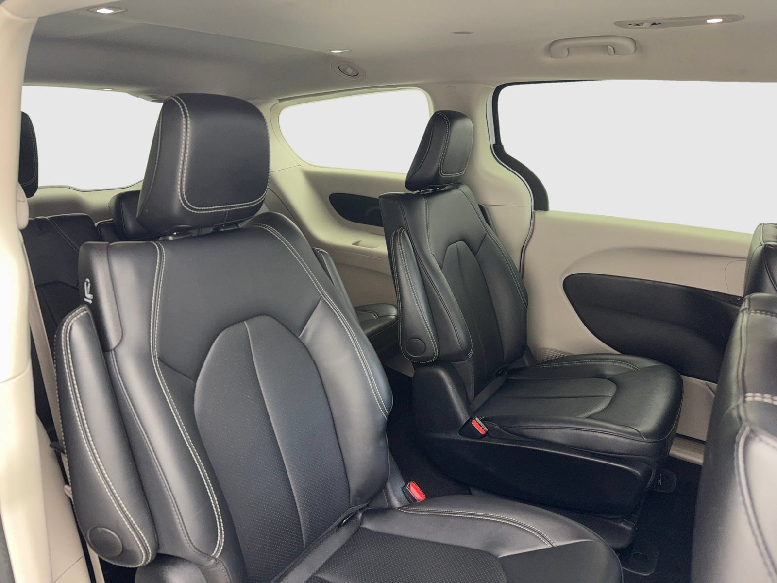 Used 2024 Chrysler Pacifica Limited FWD image 41