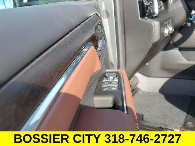 New 2025 GMC Sierra 2500 Denali Ultimate AWD/4WD image 12