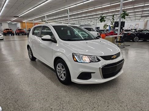 Used 2018 Chevrolet Sonic LT image 3