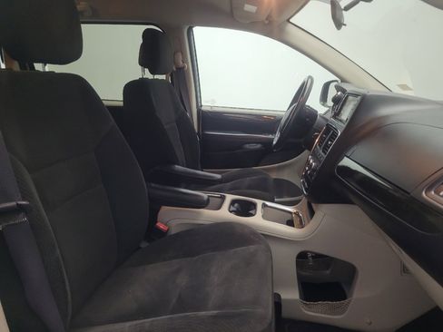 Used 2016 Dodge Grand Caravan SXT w/ Rear Park Assist Package FWD image 21