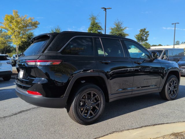 New 2027 Jeep Grand Cherokee Altitude RWD image 4