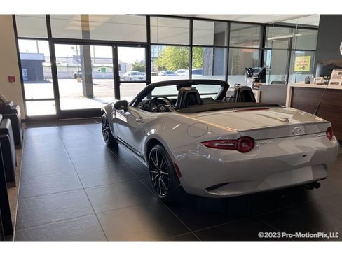 Used 2024 Genesis GV80 2.5T image 34