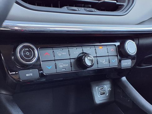 Used 2022 Jeep Compass Limited image 19