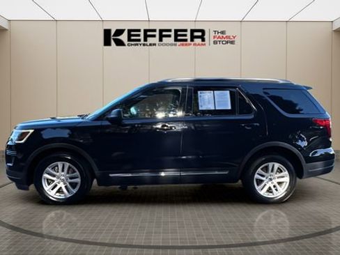 Used 2018 Ford Explorer XLT FWD image 2