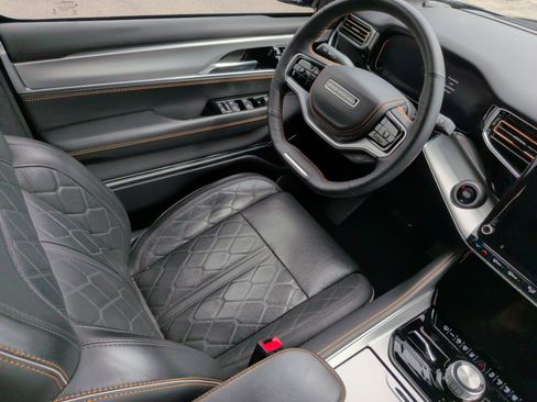 Used 2023 Jeep Grand Wagoneer Series III image 33