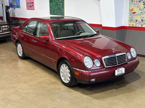 Used 1999 Mercedes-Benz E 320 Sedan image 35