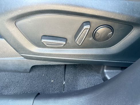 Used 2021 Ford Explorer XLT w/ Equipment Group 202A image 12