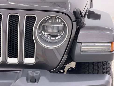 Used 2018 Jeep Wrangler Unlimited Sahara w/ Cold Weather Group AWD/4WD image 11