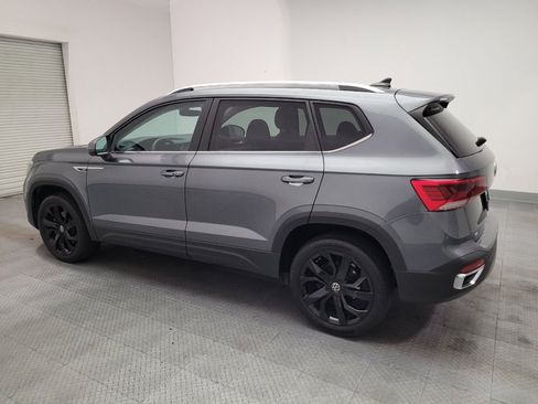 Used 2023 Volkswagen Taos SE w/ Panoramic Sunroof Package FWD image 3