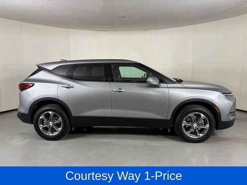 Used 2025 Chevrolet Blazer LT FWD image 12
