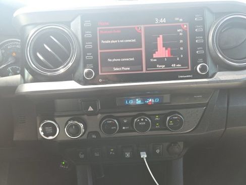 Used 2023 Toyota Tacoma TRD Off-Road w/ Technology Package AWD/4WD image 10