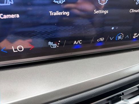 New 2026 Chevrolet Traverse LT w/ Sun and Wheel Package FWD image 18