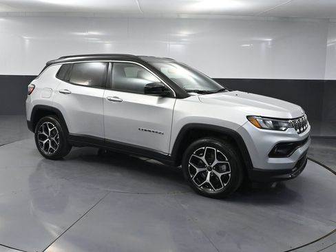 Used 2025 Jeep Compass Limited AWD/4WD image 1
