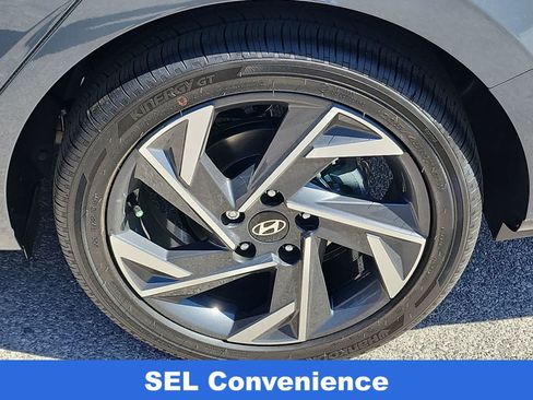 Certified 2025 Hyundai Elantra SEL FWD image 12