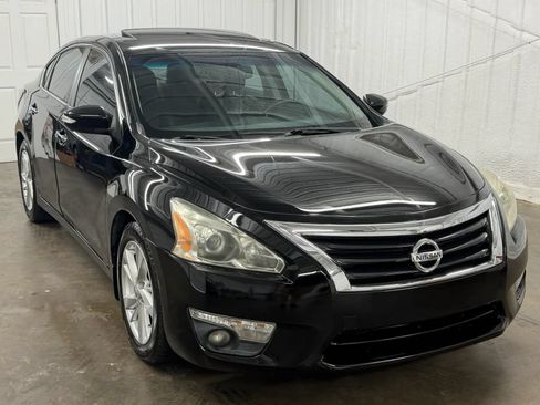 Used 2014 Nissan Altima 2.5 SL w/ Technology Package FWD image 2
