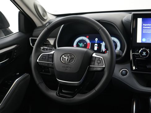 Used 2026 Toyota Highlander Limited image 15