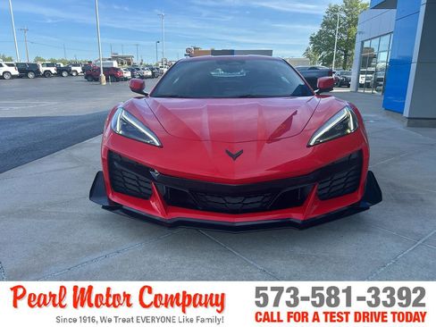 Used 2025 Chevrolet Corvette Z06 RWD image 2