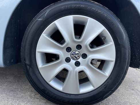 Used 2010 Volkswagen Beetle Convertible FWD image 32