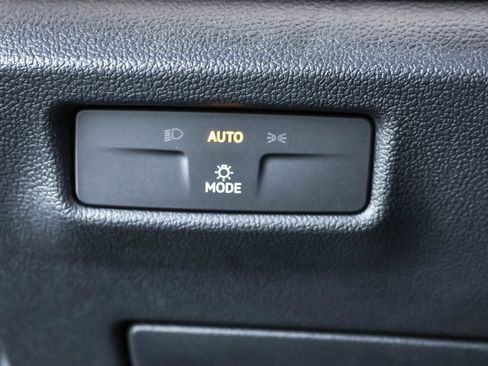 Used 2026 Volkswagen Tiguan SE AWD/4WD image 18