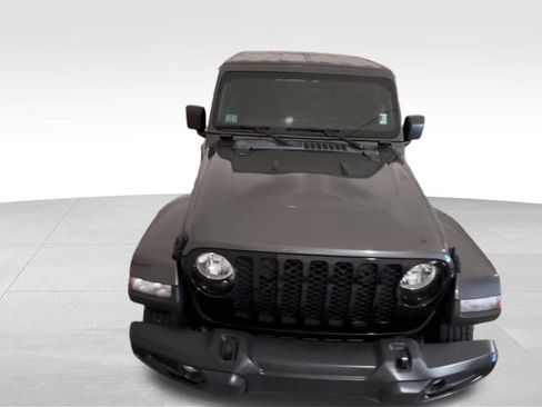 Used 2022 Jeep Gladiator Sport image 11
