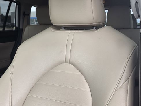 Used 2022 Toyota Highlander XLE FWD image 18