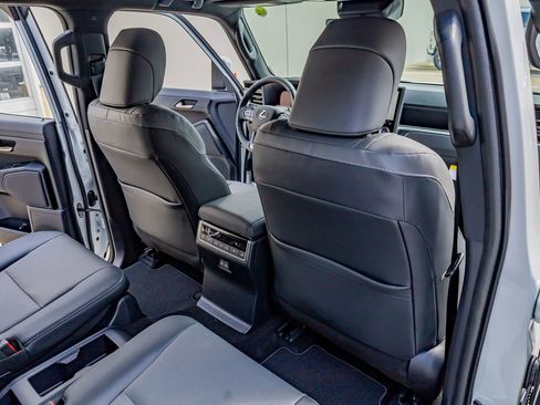 Used 2026 Lexus GX 550 w/ Cold Area Package AWD/4WD image 29